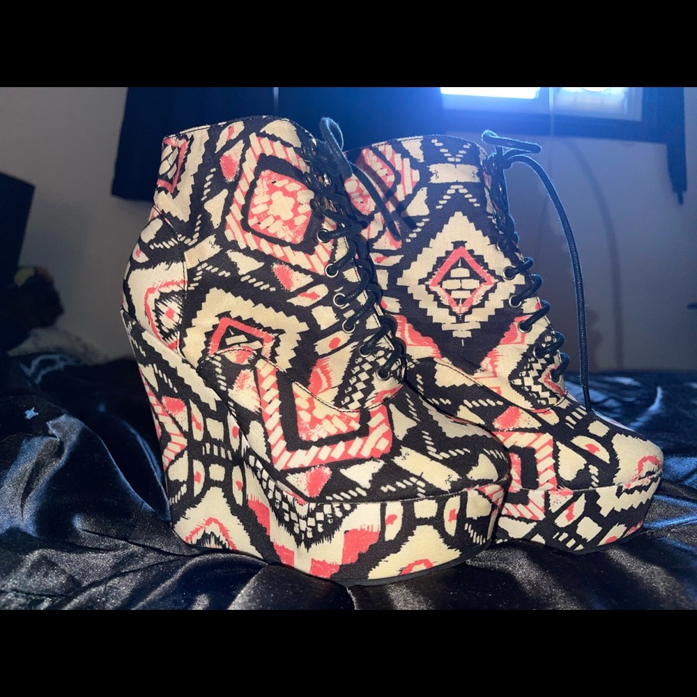 Charlotte Russe - Vintage Pink, Black and White Tribal Print Wedges
